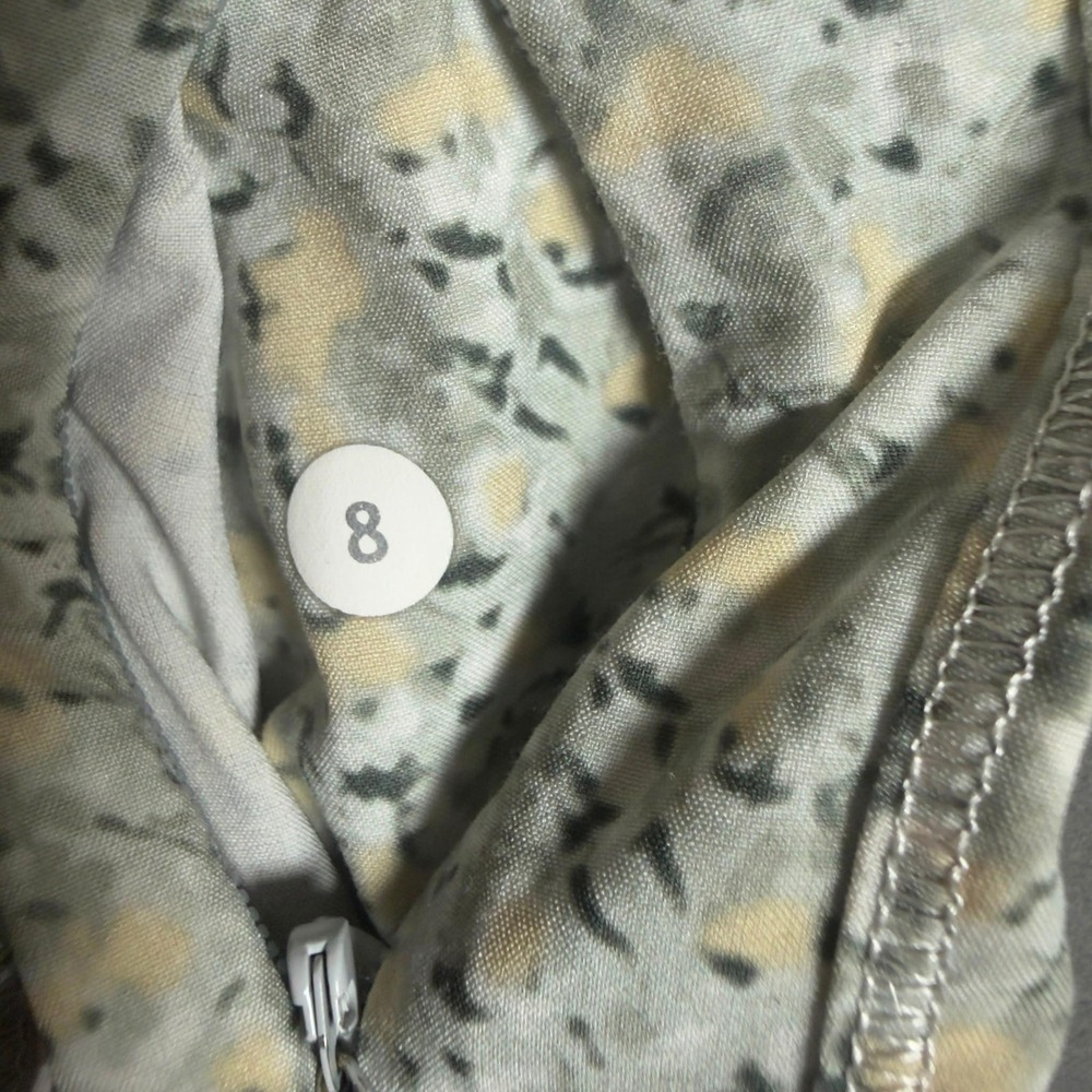 Lululemon Run Speed Shorts Womens Size 8 Grey Floral White Running Athletic - Picture 5 of 7